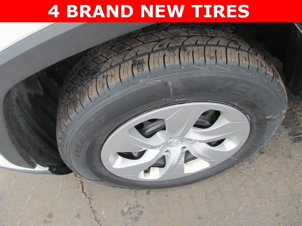 Used 2021 Toyota RAV4 LE image 2