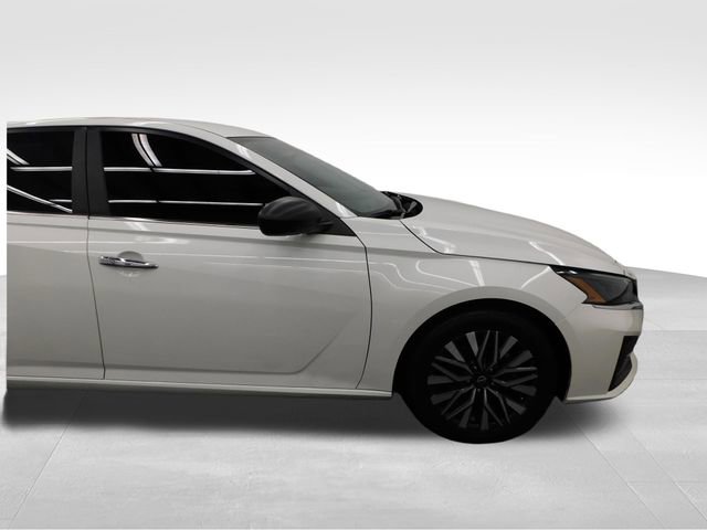 Used 2024 Nissan Altima 2.5 SV image 17