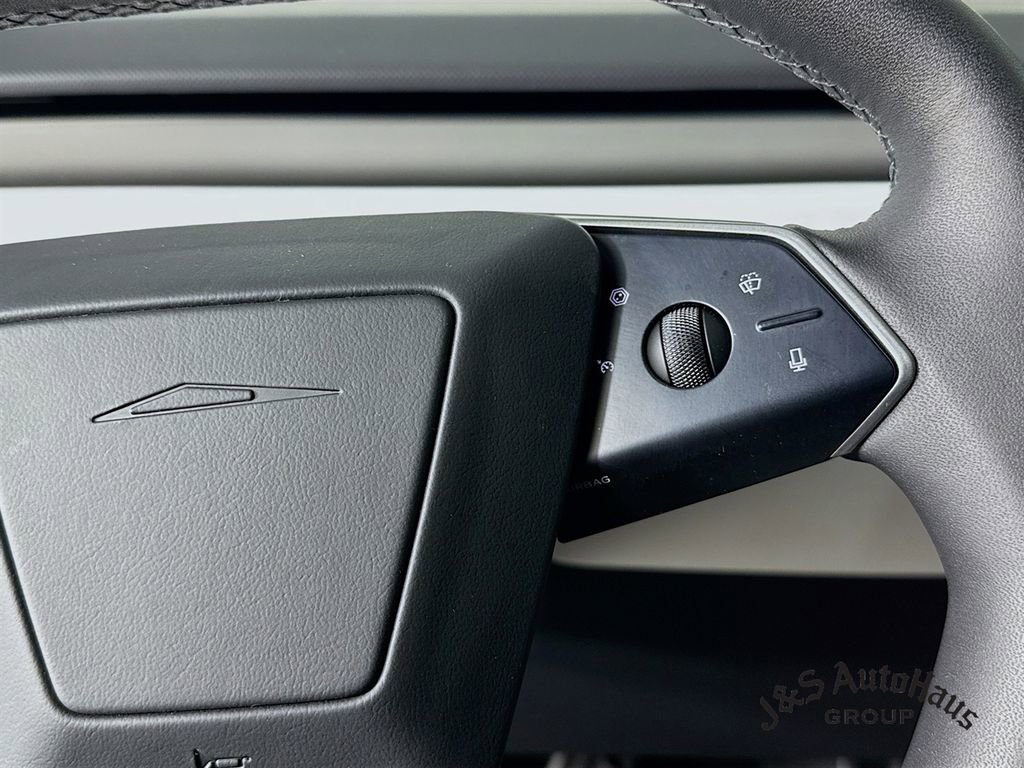 Used 2024 Tesla Cybertruck AWD Crew Cab image 14