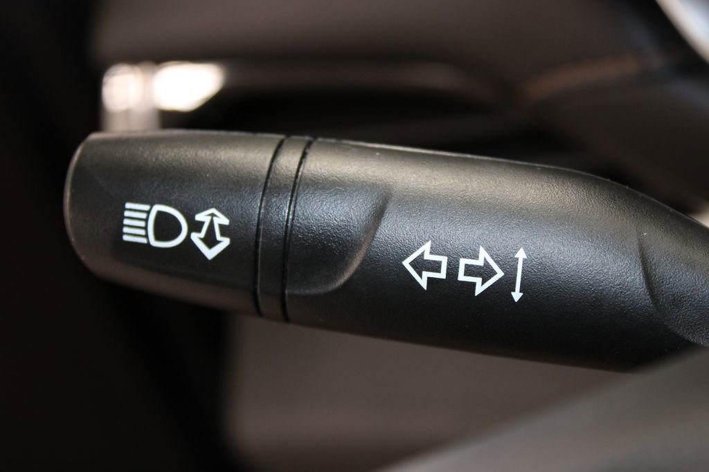 Used 2021 Chevrolet Traverse LS FWD image 40
