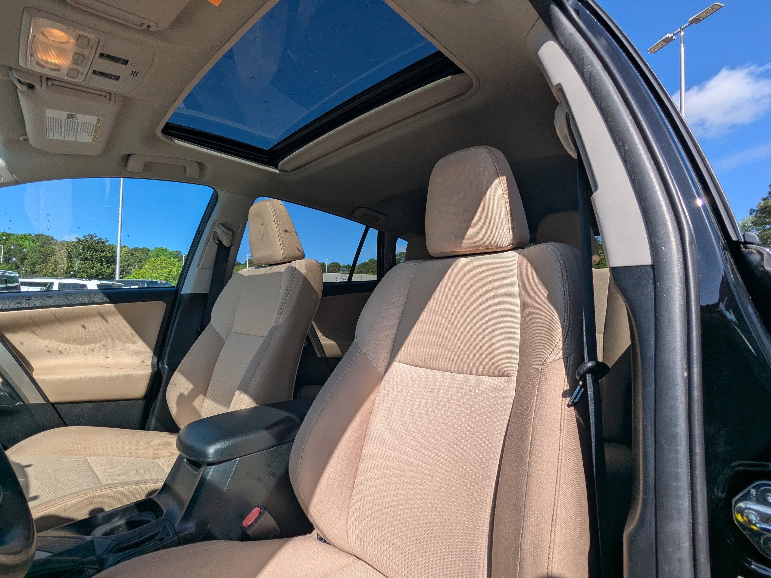 Used 2014 Toyota RAV4 XLE image 10