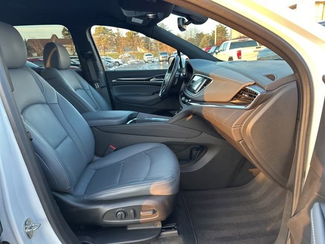 Used 2023 Buick Enclave Essence image 28