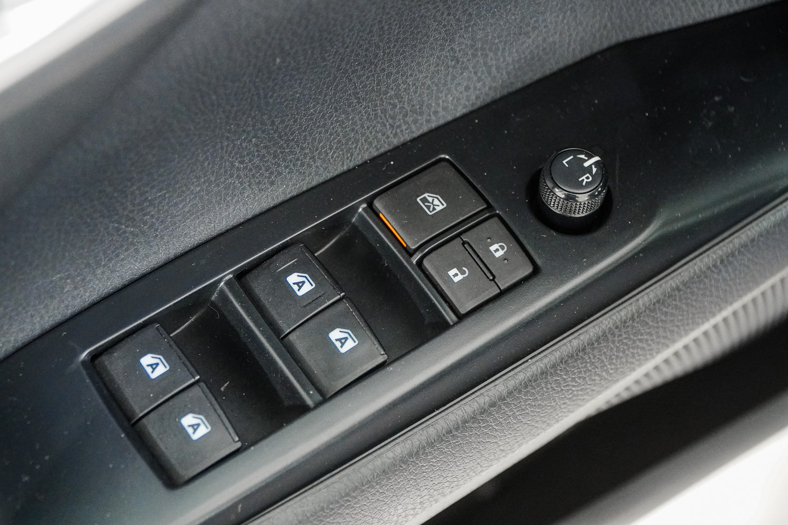 Used 2019 Toyota Camry SE w/ Audio Package FWD image 19