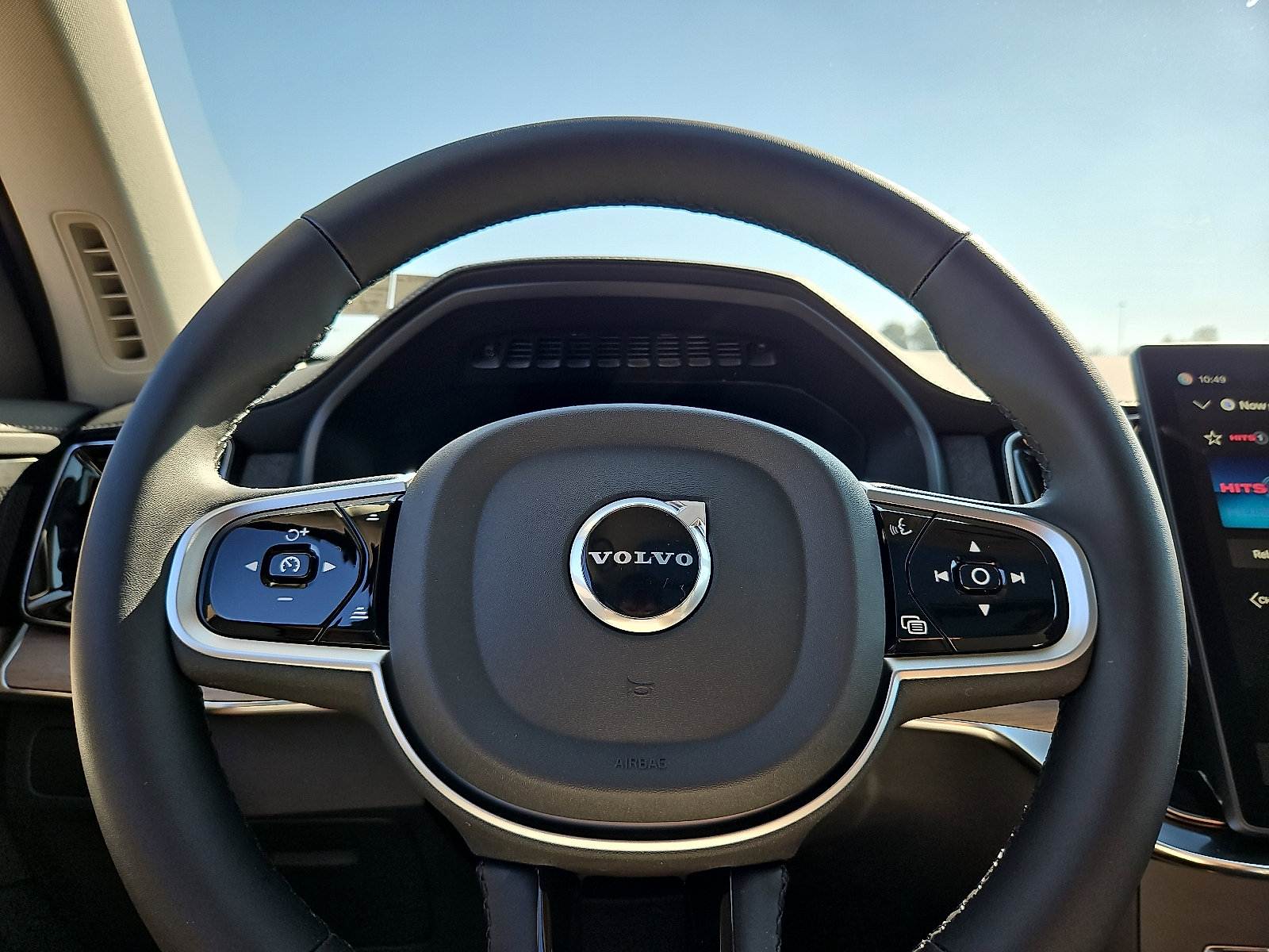 New 2026 Volvo XC90 B6 Plus w/ Protection Package Premier image 18