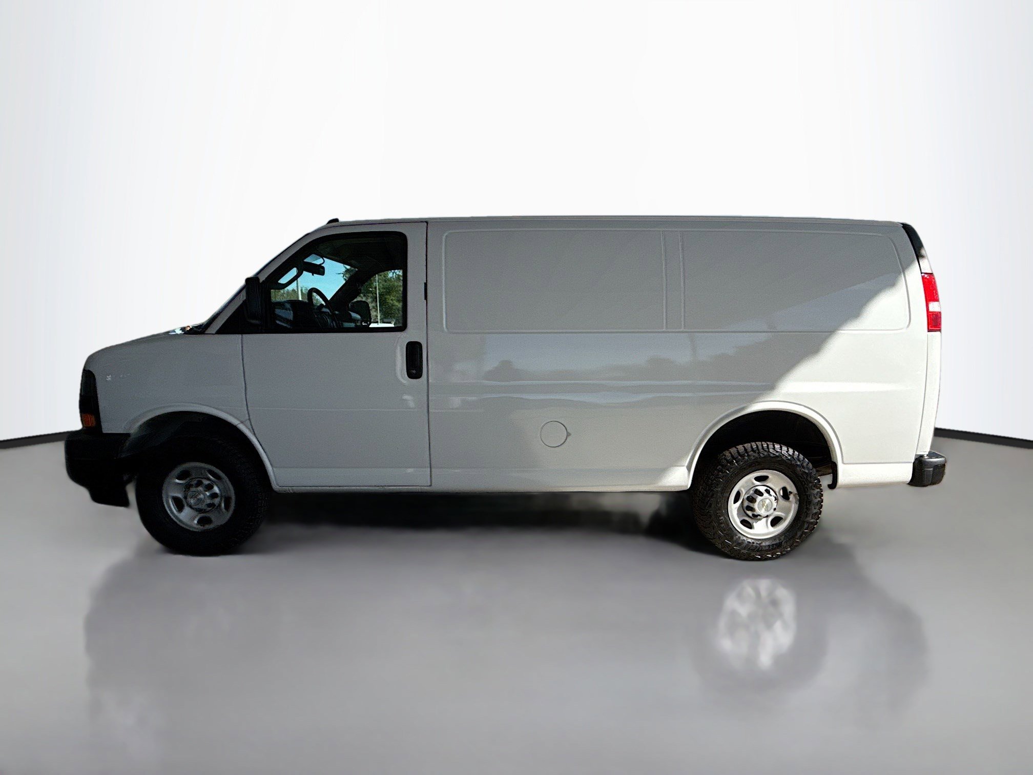 Used 2022 Chevrolet Express 2500 image 6