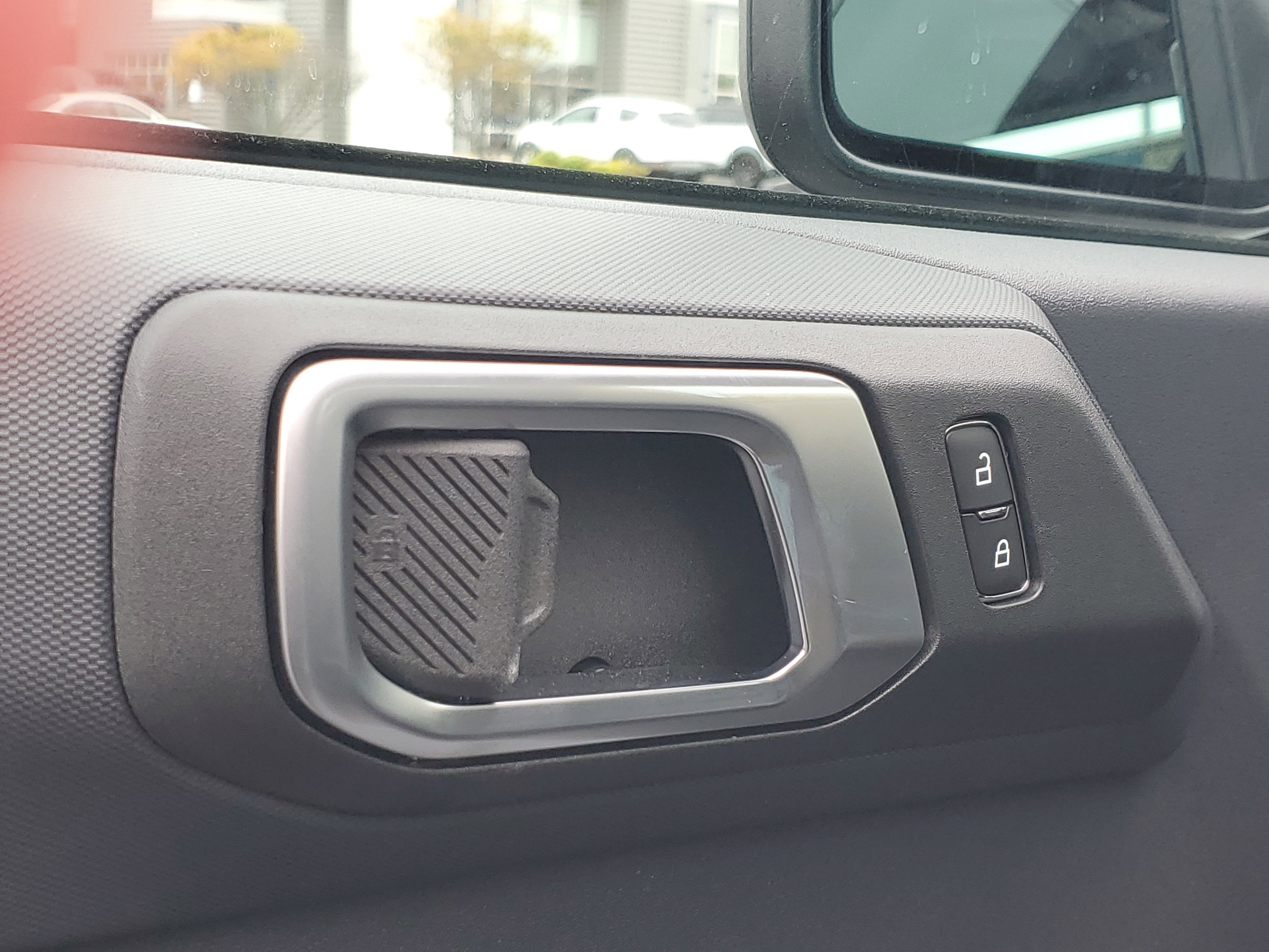 New 2025 Ford Bronco 4-Door image 17