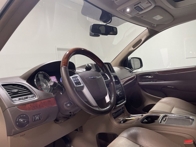 Used 2012 Chrysler Town & Country Limited w/ Luxury Group image 21