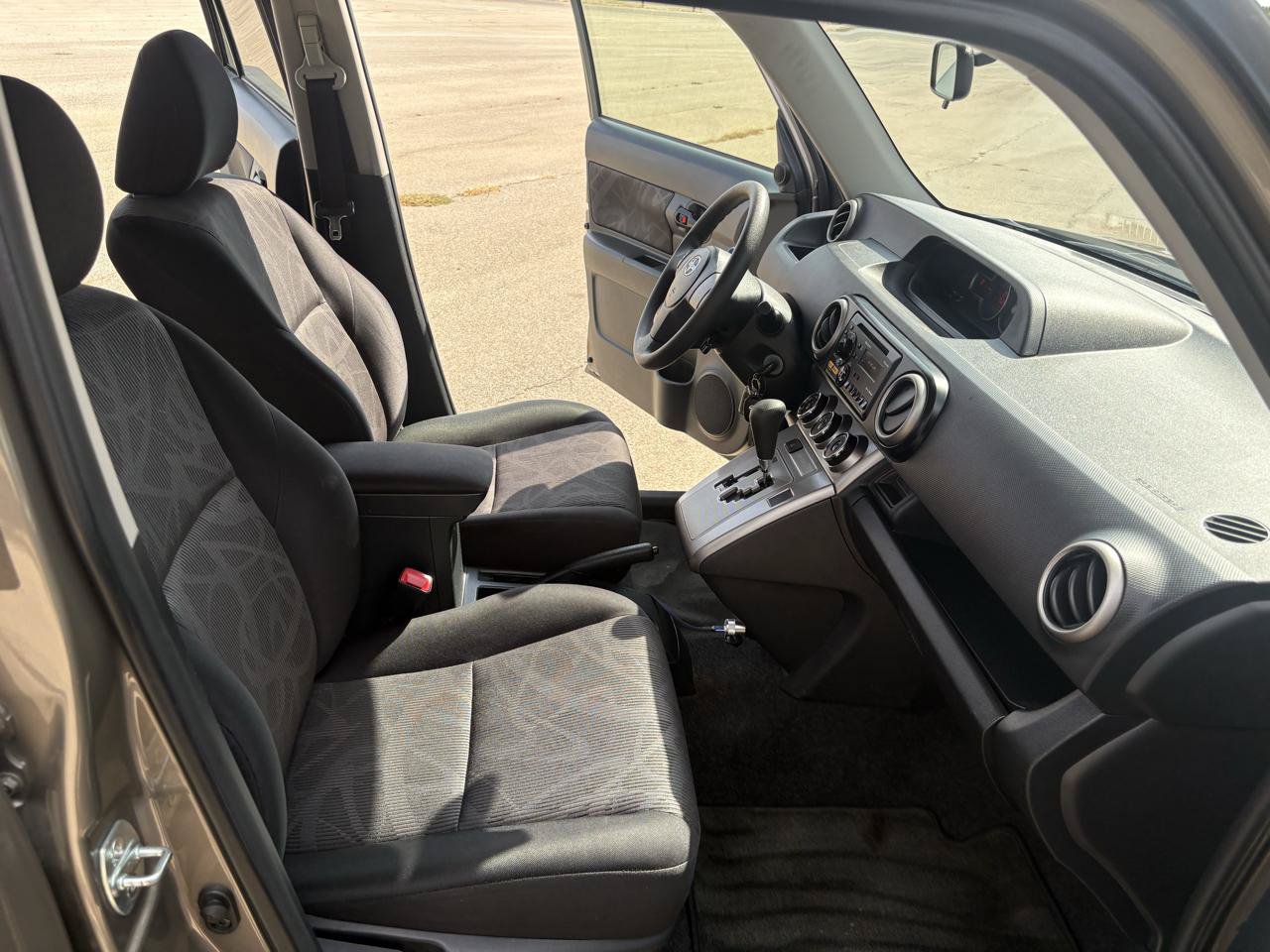 Used 2013 Scion xB FWD image 22