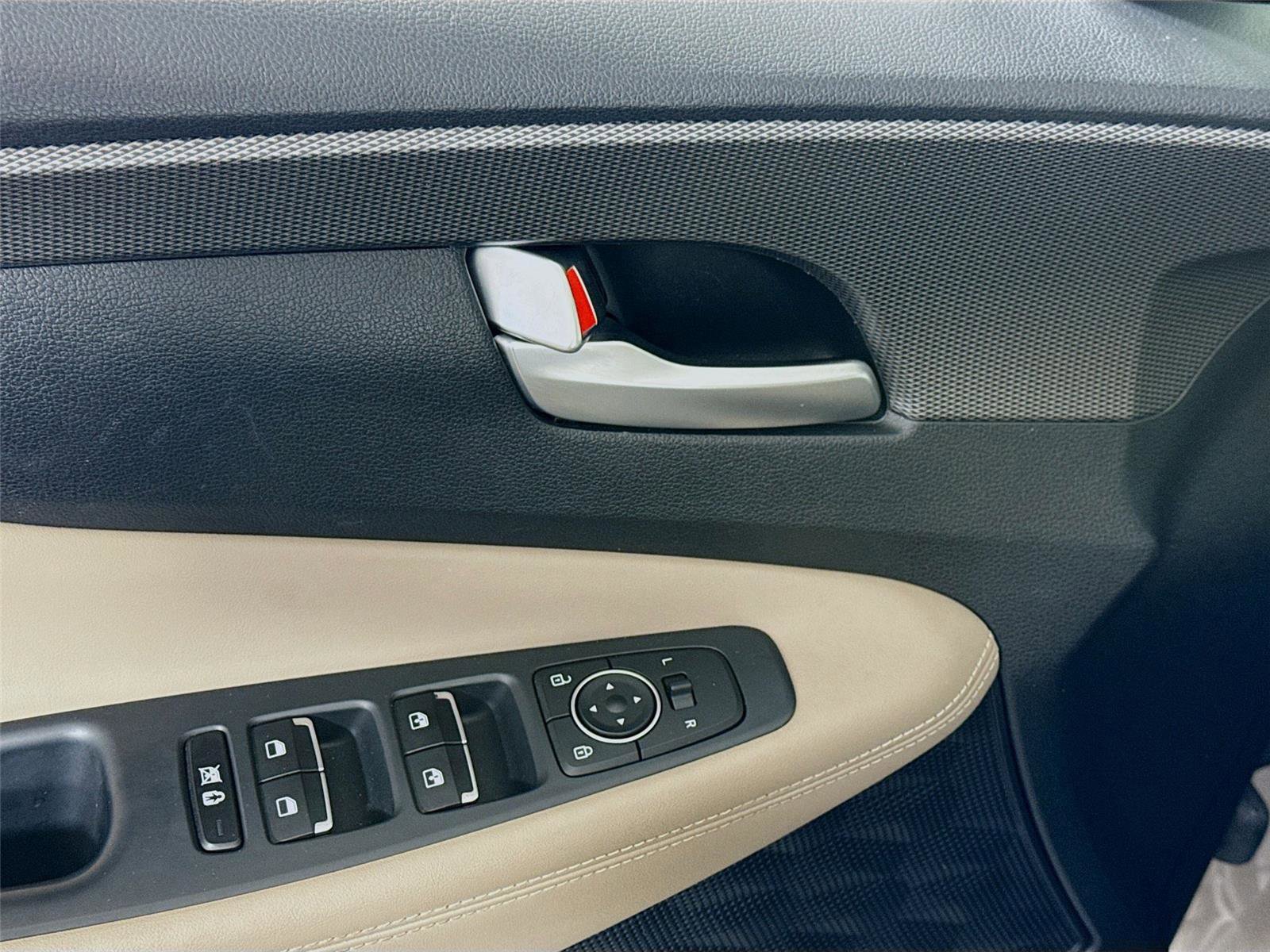 Used 2019 Hyundai Santa Fe Limited image 11