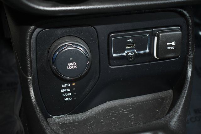 Used 2016 Jeep Renegade 75th Anniversary image 28