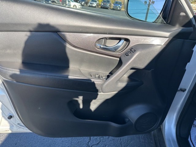 Used 2018 Nissan Rogue S image 9