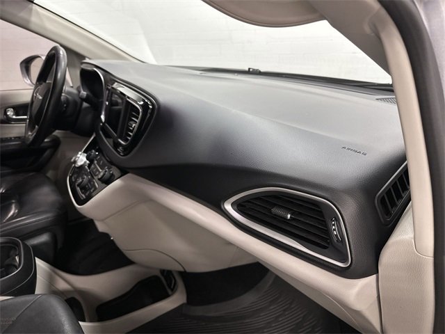 Used 2020 Chrysler Pacifica Touring-L image 28