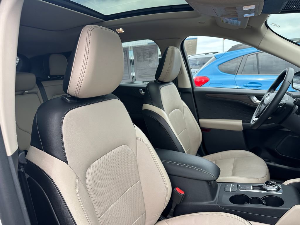 Used 2020 Ford Escape Titanium AWD/4WD image 18