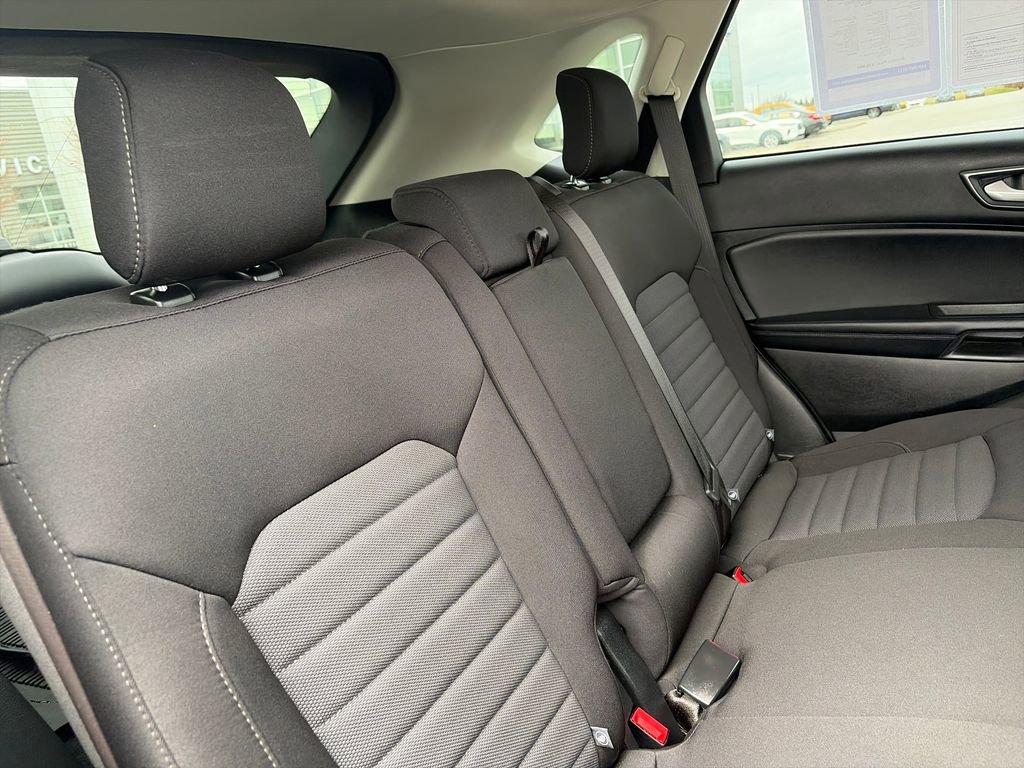Used 2024 Ford Edge SE image 32