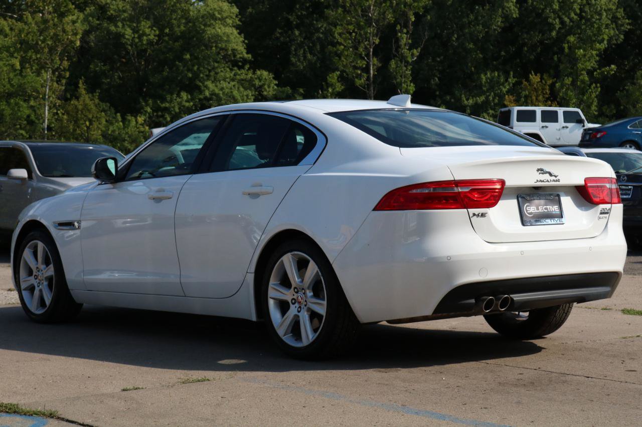 Used 2017 Jaguar XE Premium AWD/4WD image 10