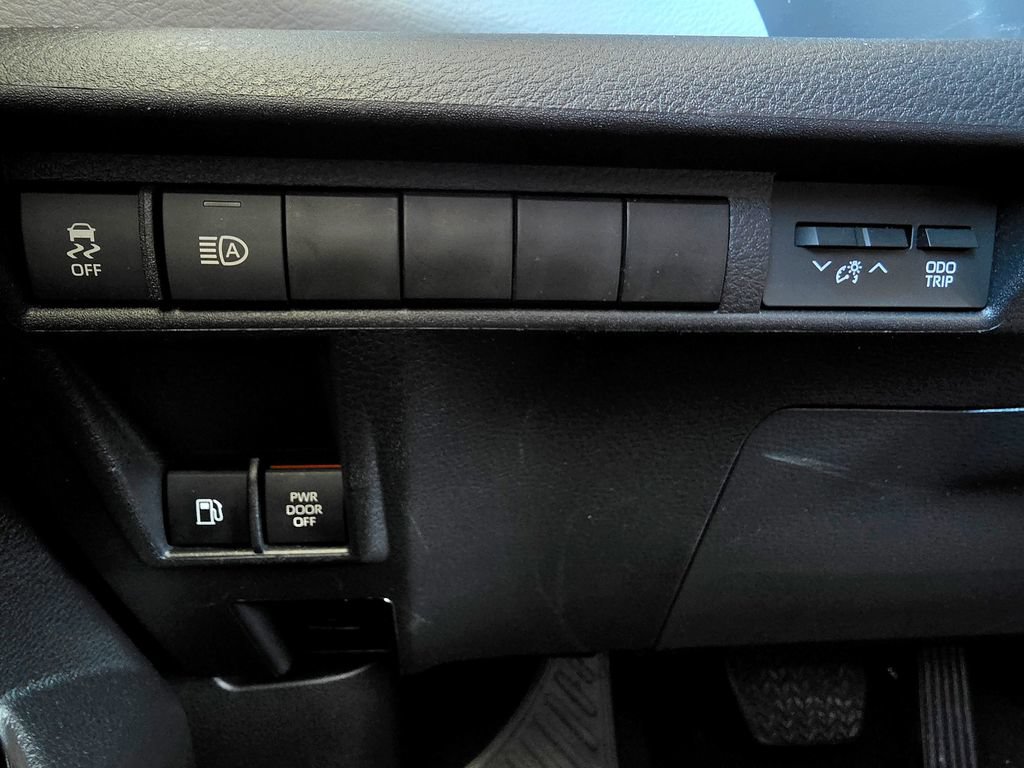 Used 2025 Toyota Sienna XLE FWD image 17