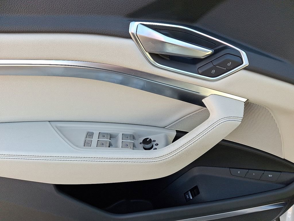 Used 2024 Audi Q8 e-tron Premium Plus image 12