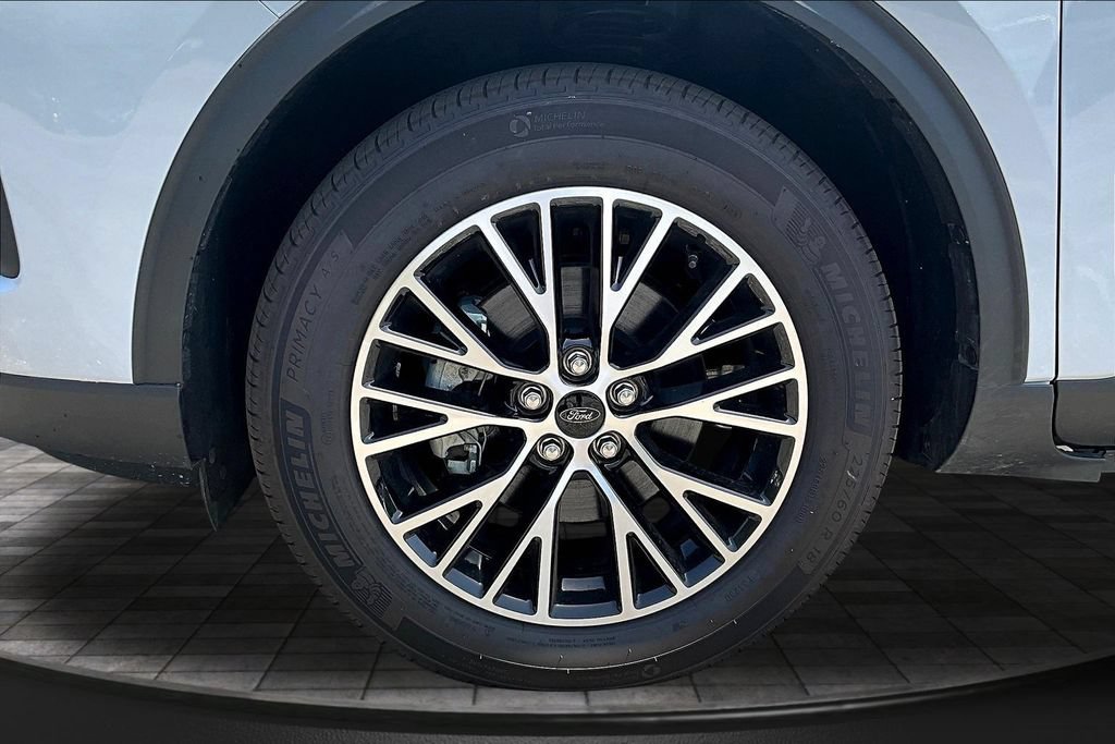 New 2025 Ford Escape SE w/ Class II Trailer Tow Package FWD image 13