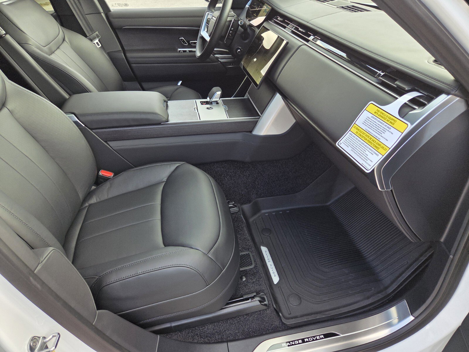 New 2025 Land Rover Range Rover SE image 3