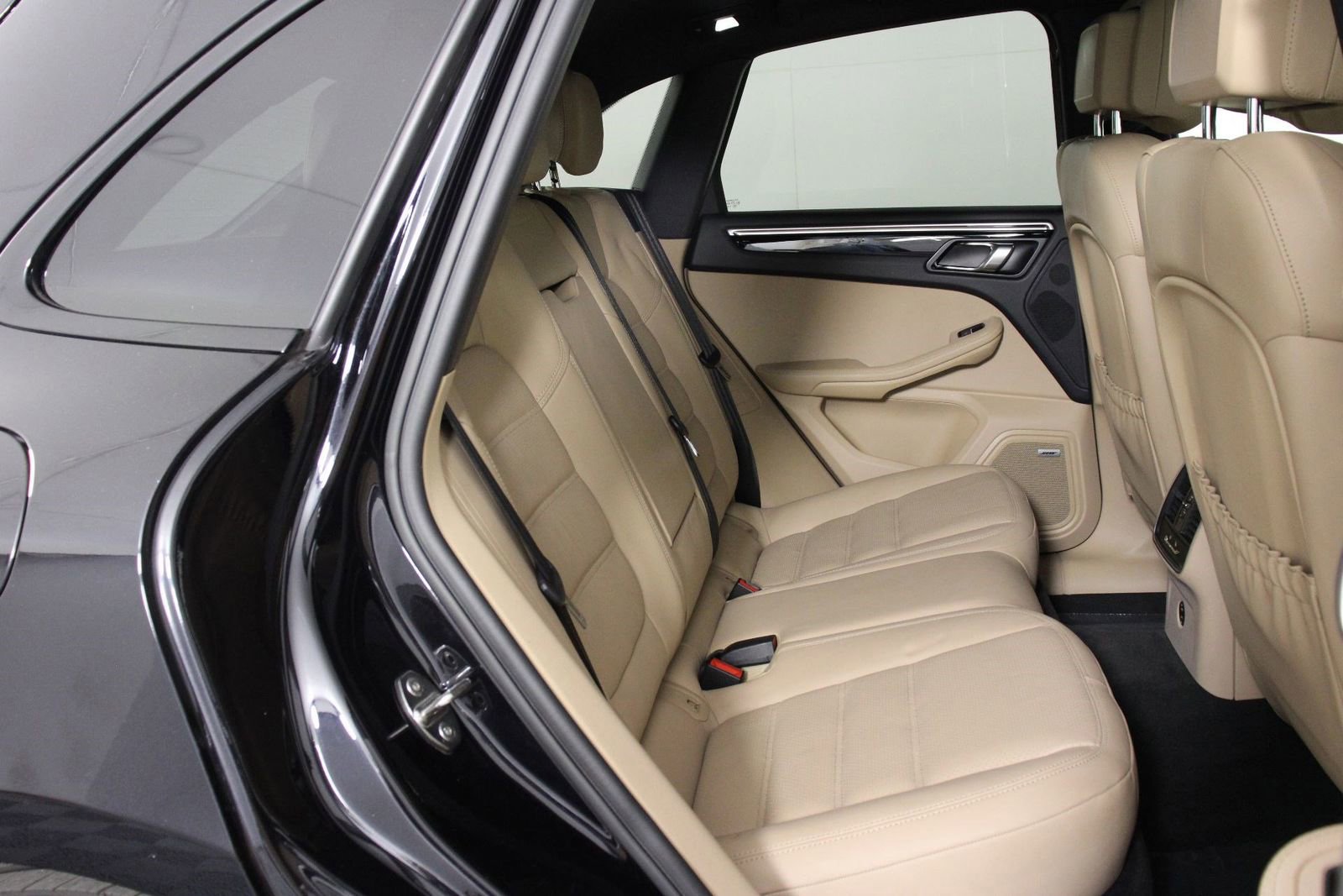 Certified 2023 Porsche Macan S image 32