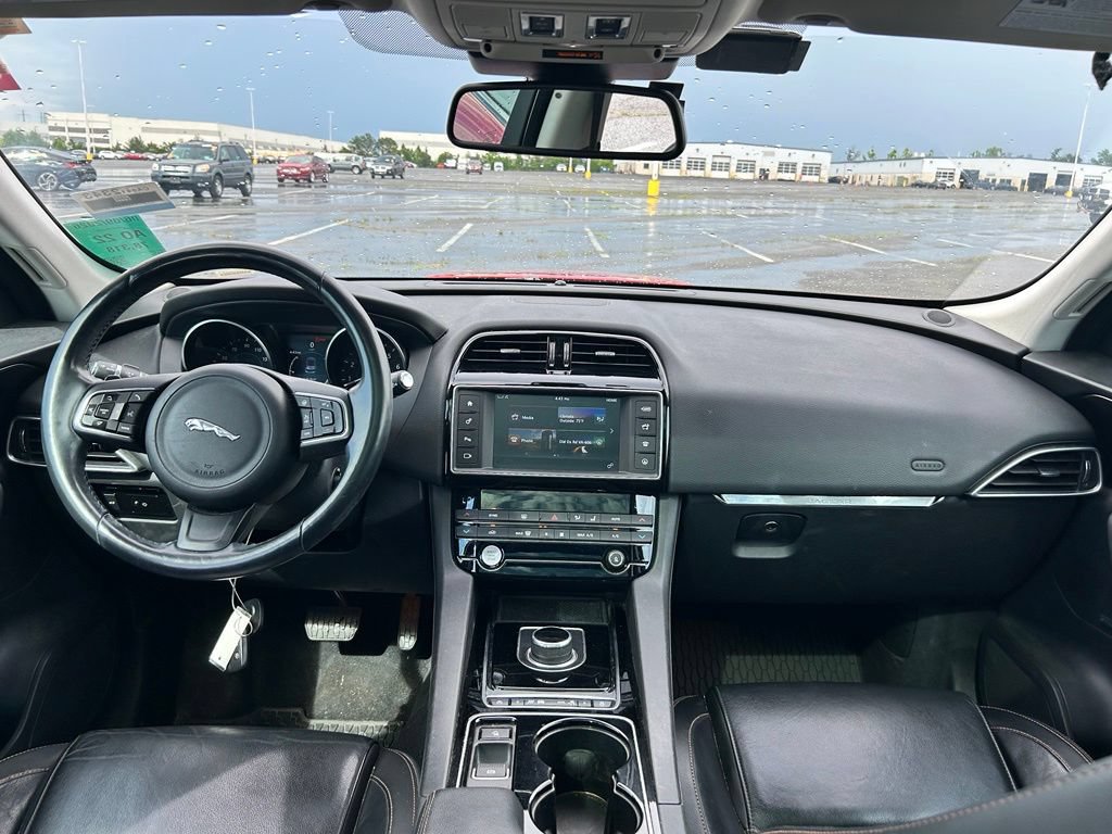 Used 2017 Jaguar F-PACE Prestige AWD/4WD image 19