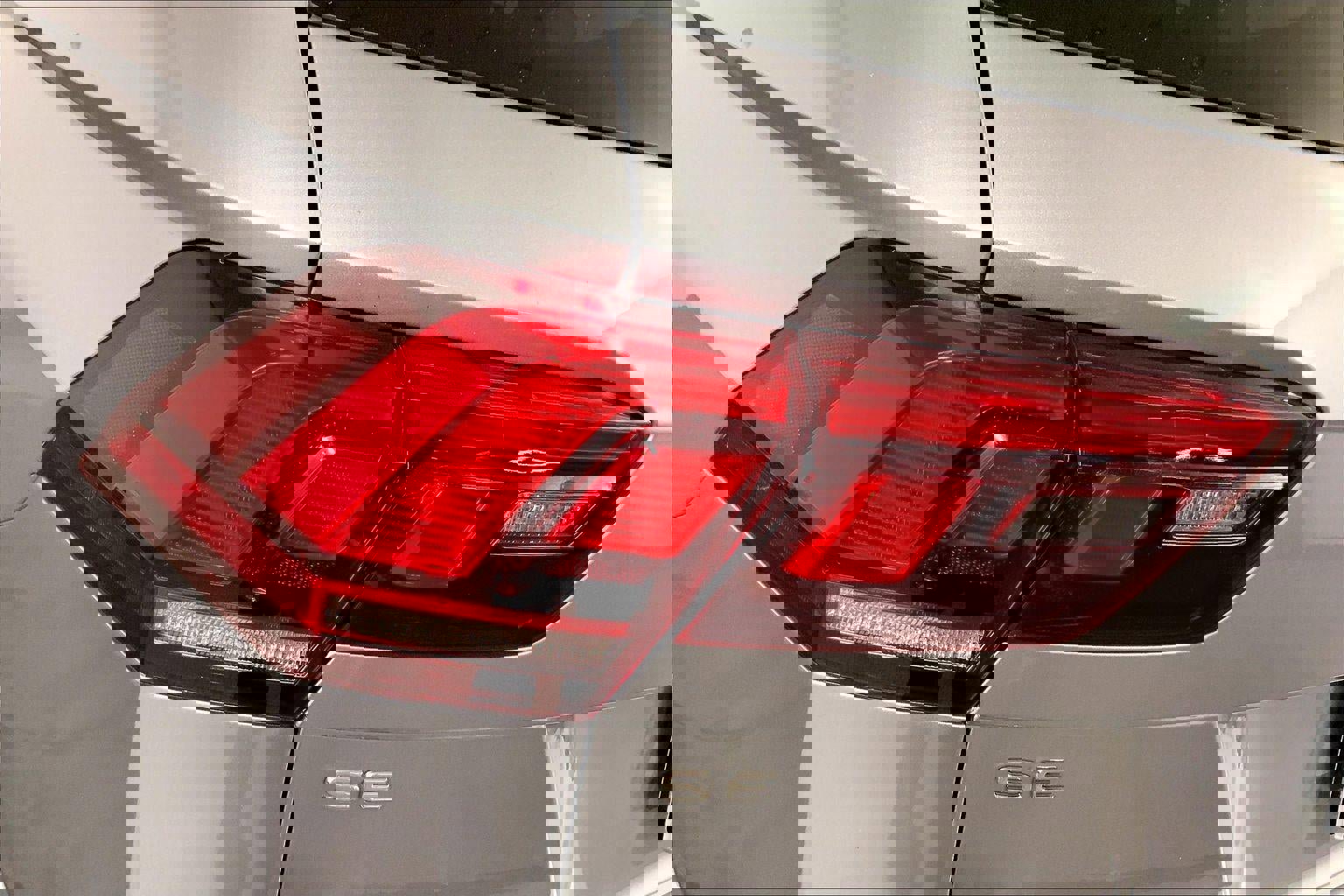 Used 2023 Volkswagen Tiguan SE w/ Panoramic Sunroof Package image 27