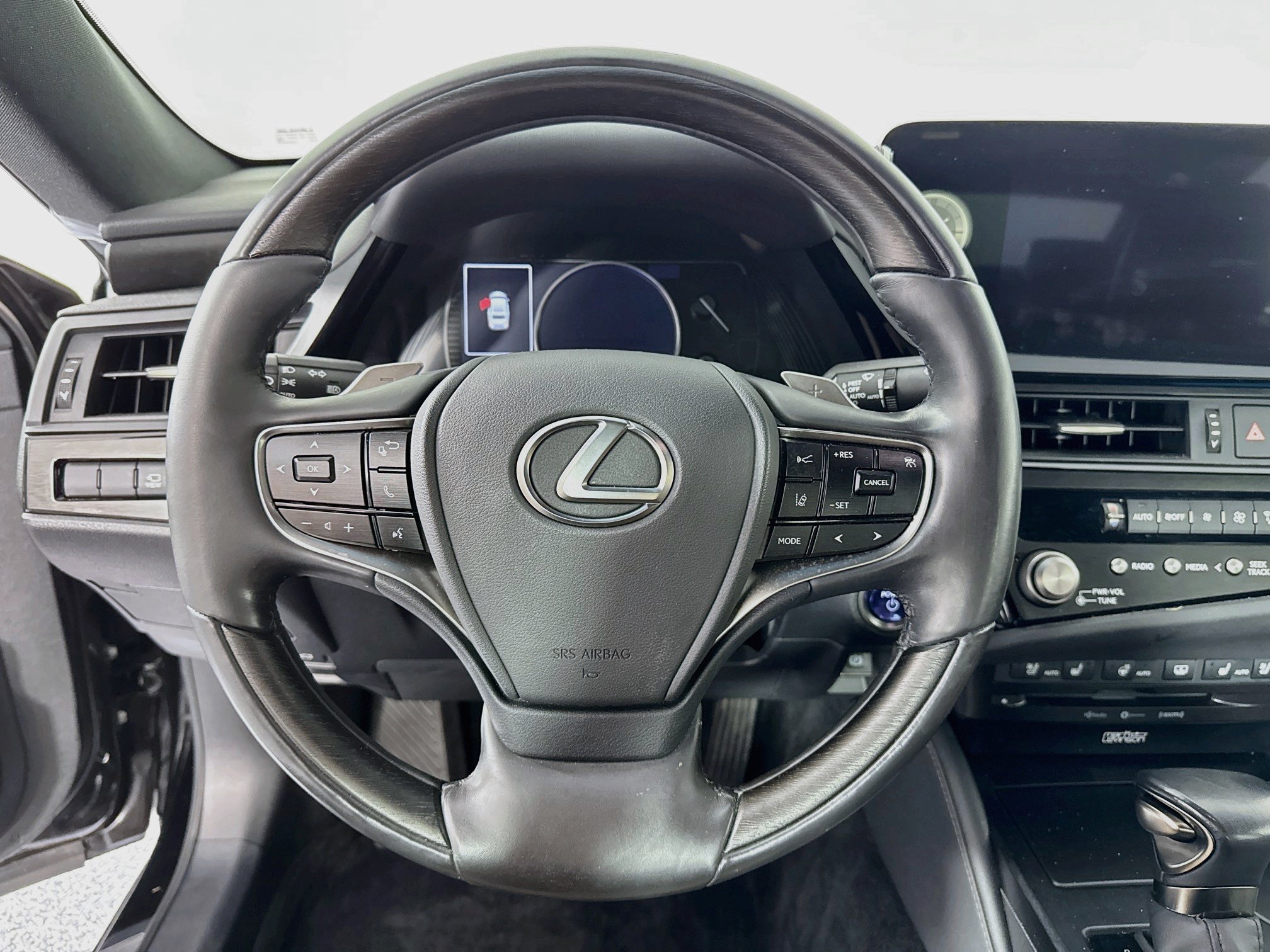 Used 2022 Lexus ES 300h w/ Accessory Package FWD image 11
