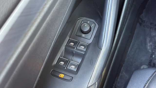 Used 2024 Volkswagen Jetta SE FWD image 12