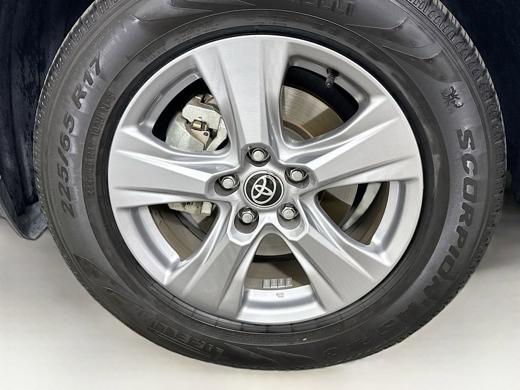 Used 2023 Toyota RAV4 LE image 29