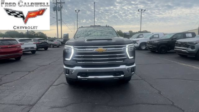 Certified 2025 Chevrolet Silverado 3500 LTZ w/ LTZ Premium Package AWD/4WD image 3