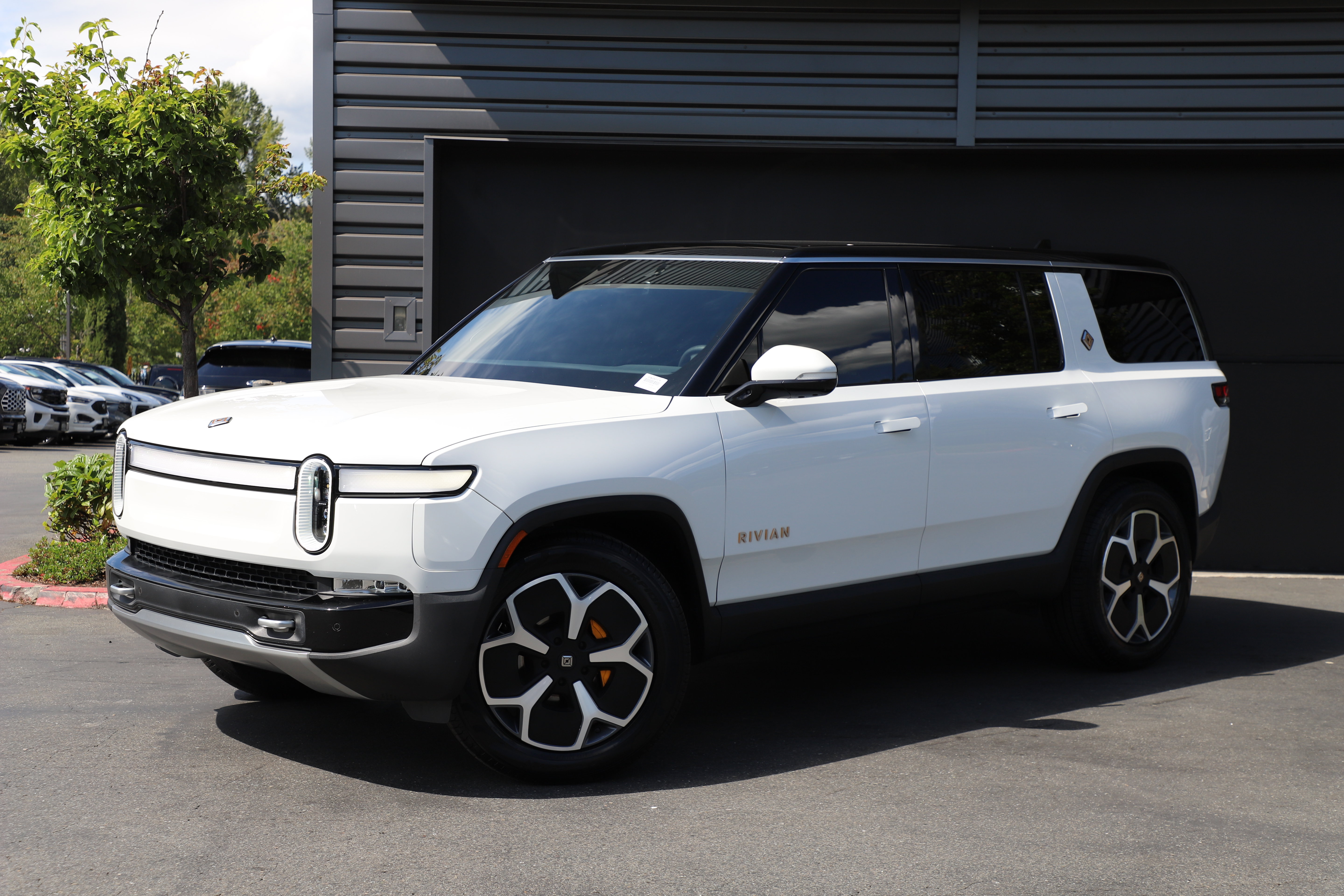Used 2024 Rivian R1S Adventure AWD/4WD image 1