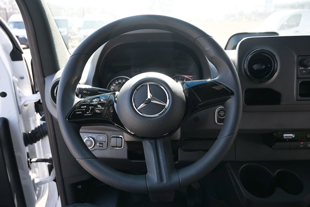 Used 2025 Mercedes-Benz Sprinter 2500 image 2