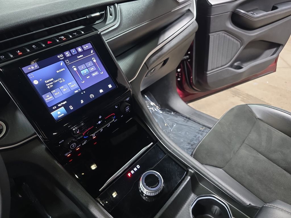 Used 2024 Jeep Grand Cherokee Altitude image 24