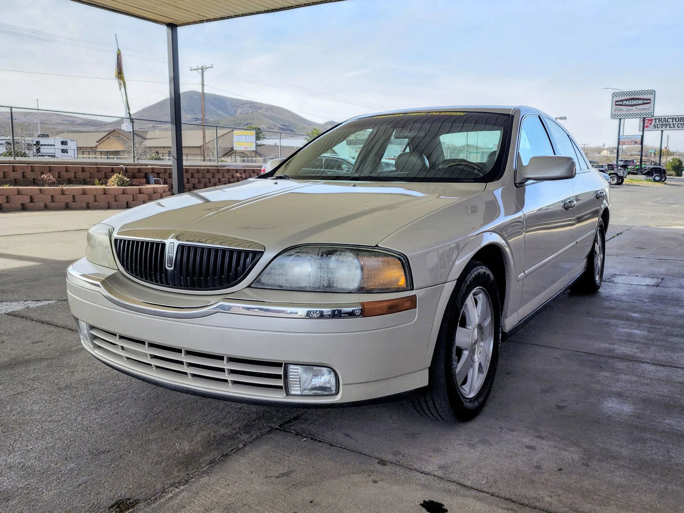 Used 2002 Lincoln LS image 1