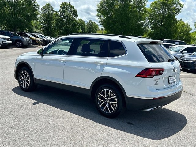 Used 2020 Volkswagen Tiguan SE w/ Panoramic Sunroof Package image 6