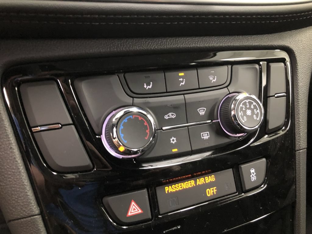 Used 2020 Buick Encore Preferred FWD image 18