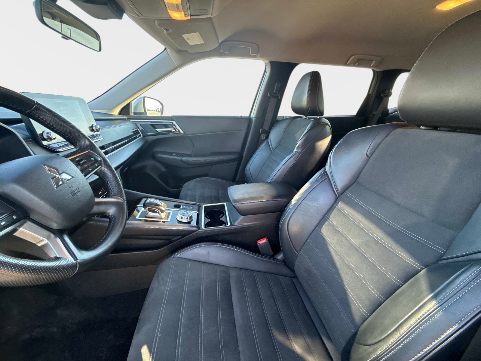 Used 2024 Mitsubishi Outlander SE image 24