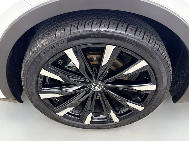 Used 2025 Toyota Crown Platinum image 32