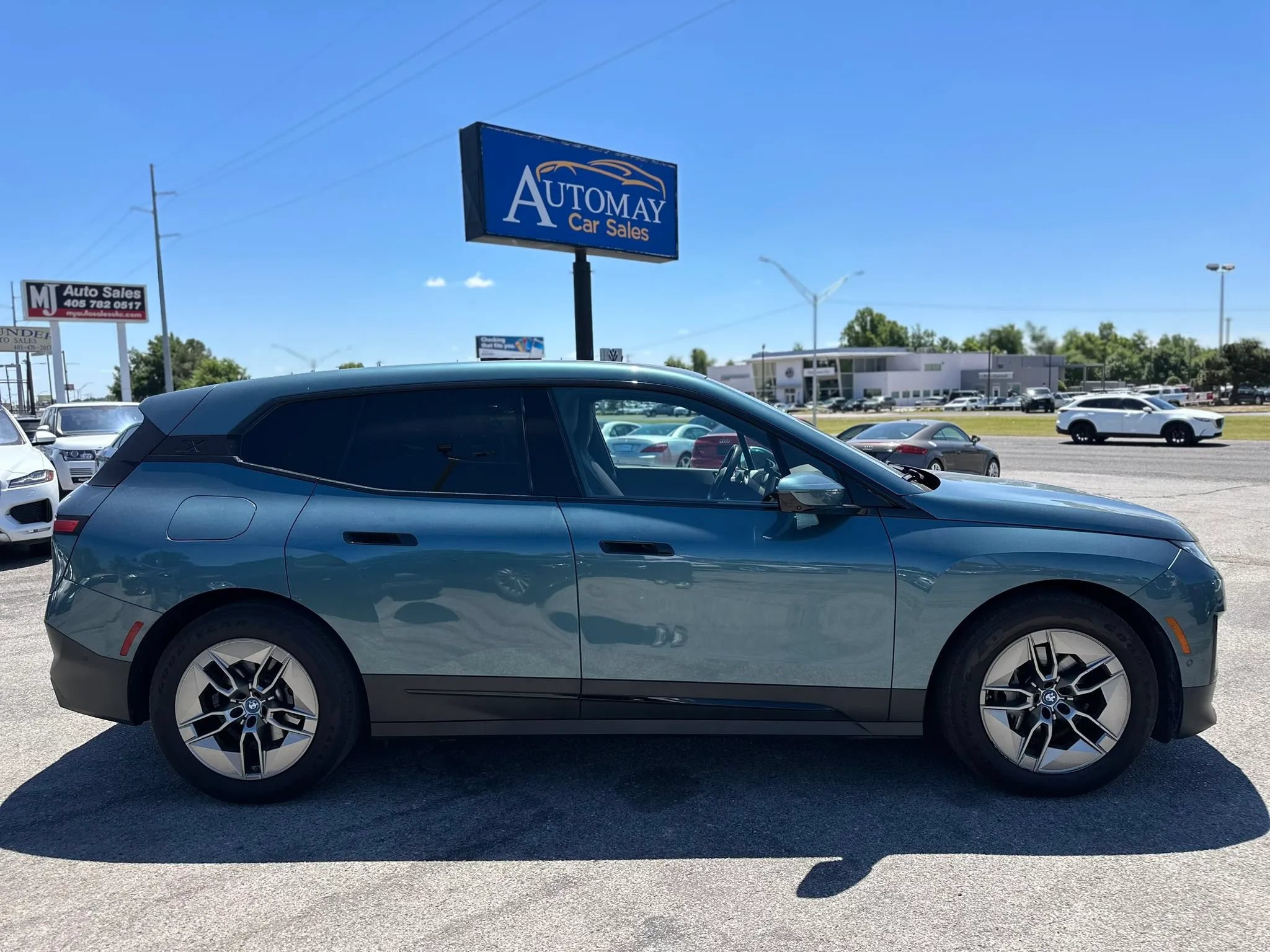 Used 2022 BMW iX xDrive50 w/ Convenience Package AWD/4WD image 5