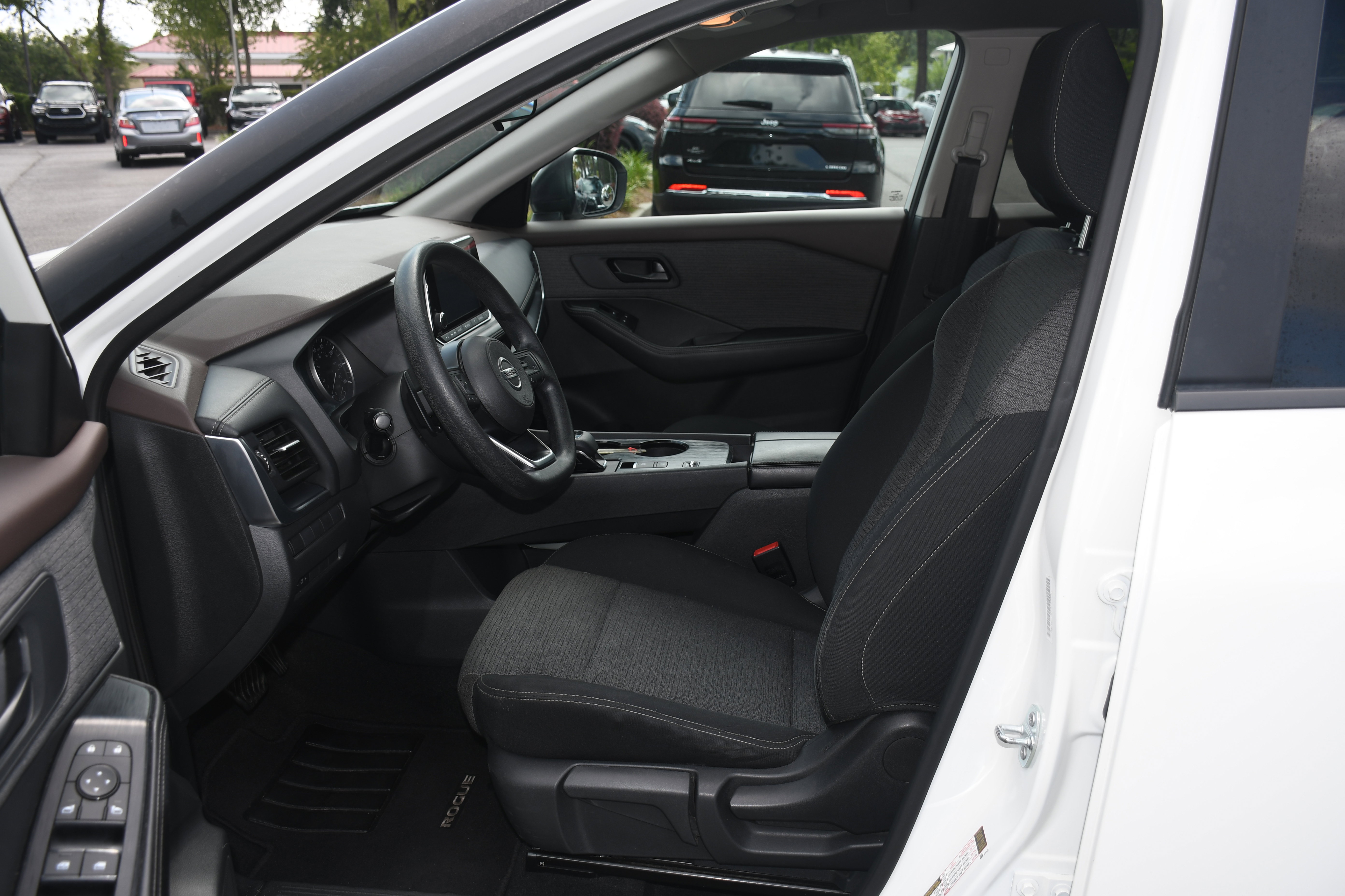 Used 2021 Nissan Rogue S FWD image 7
