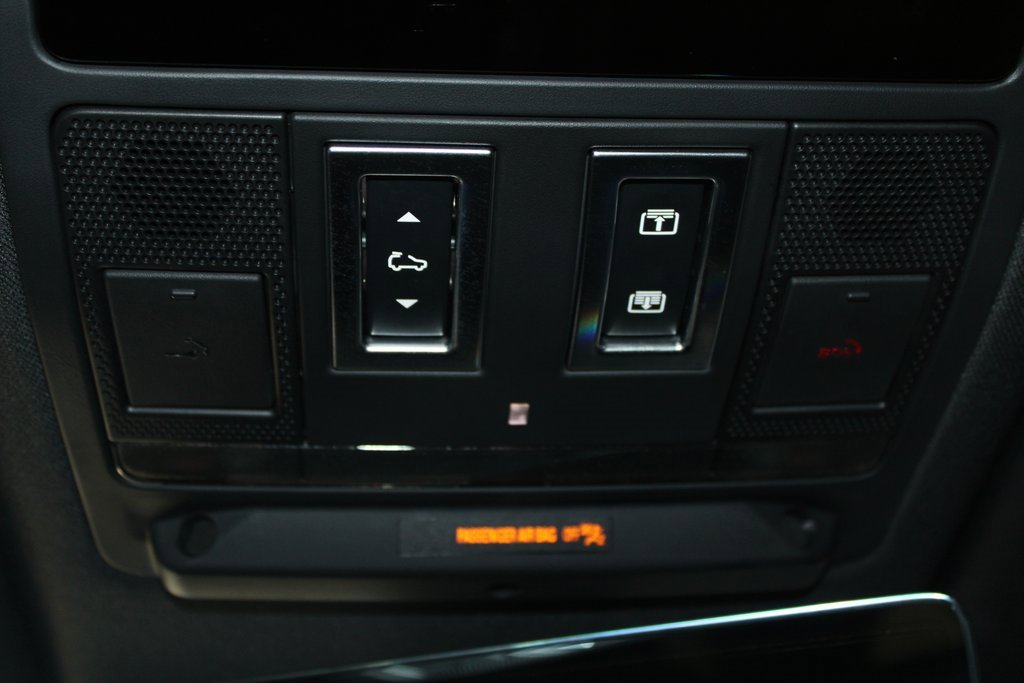 Used 2025 Land Rover Defender 110 X-Dynamic SE image 38