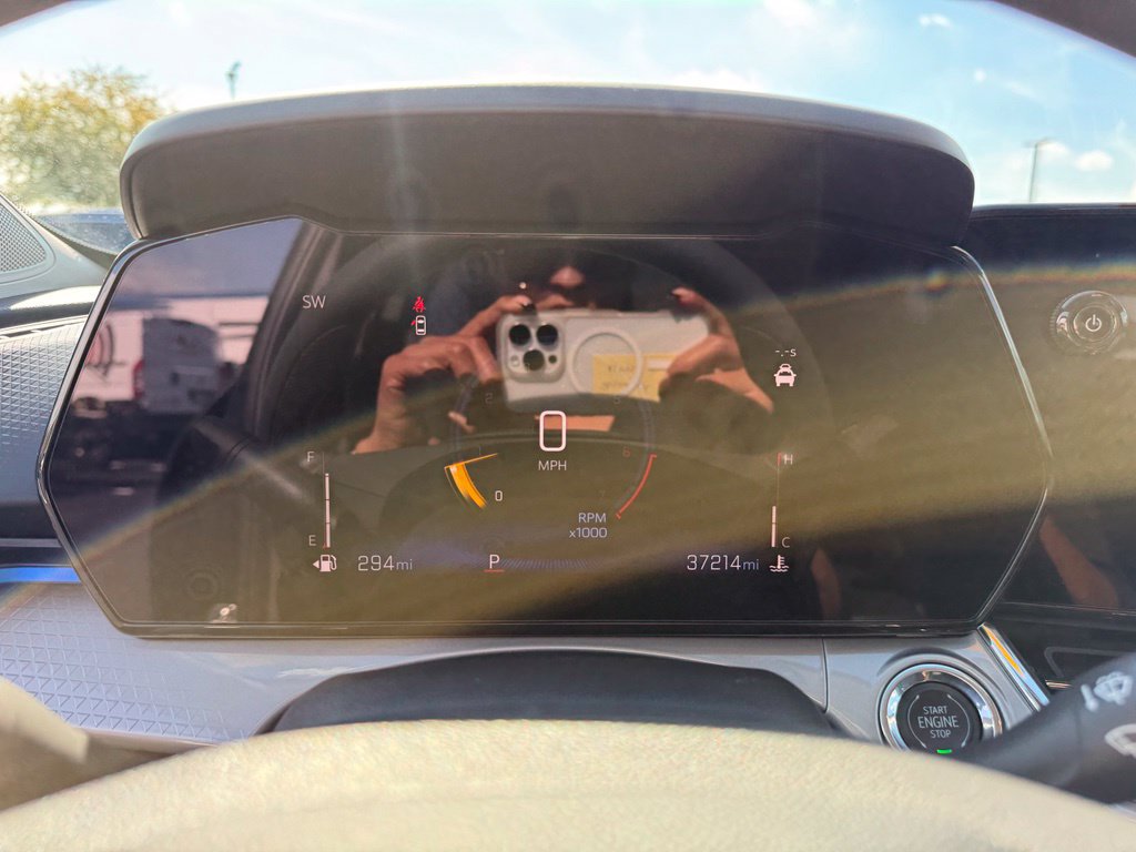 Used 2025 Chevrolet Trax LT FWD image 4