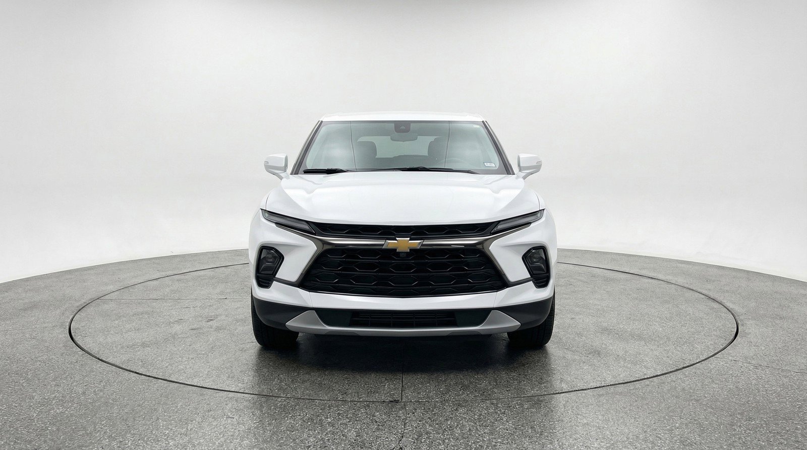 Used 2025 Chevrolet Blazer LT FWD image 2