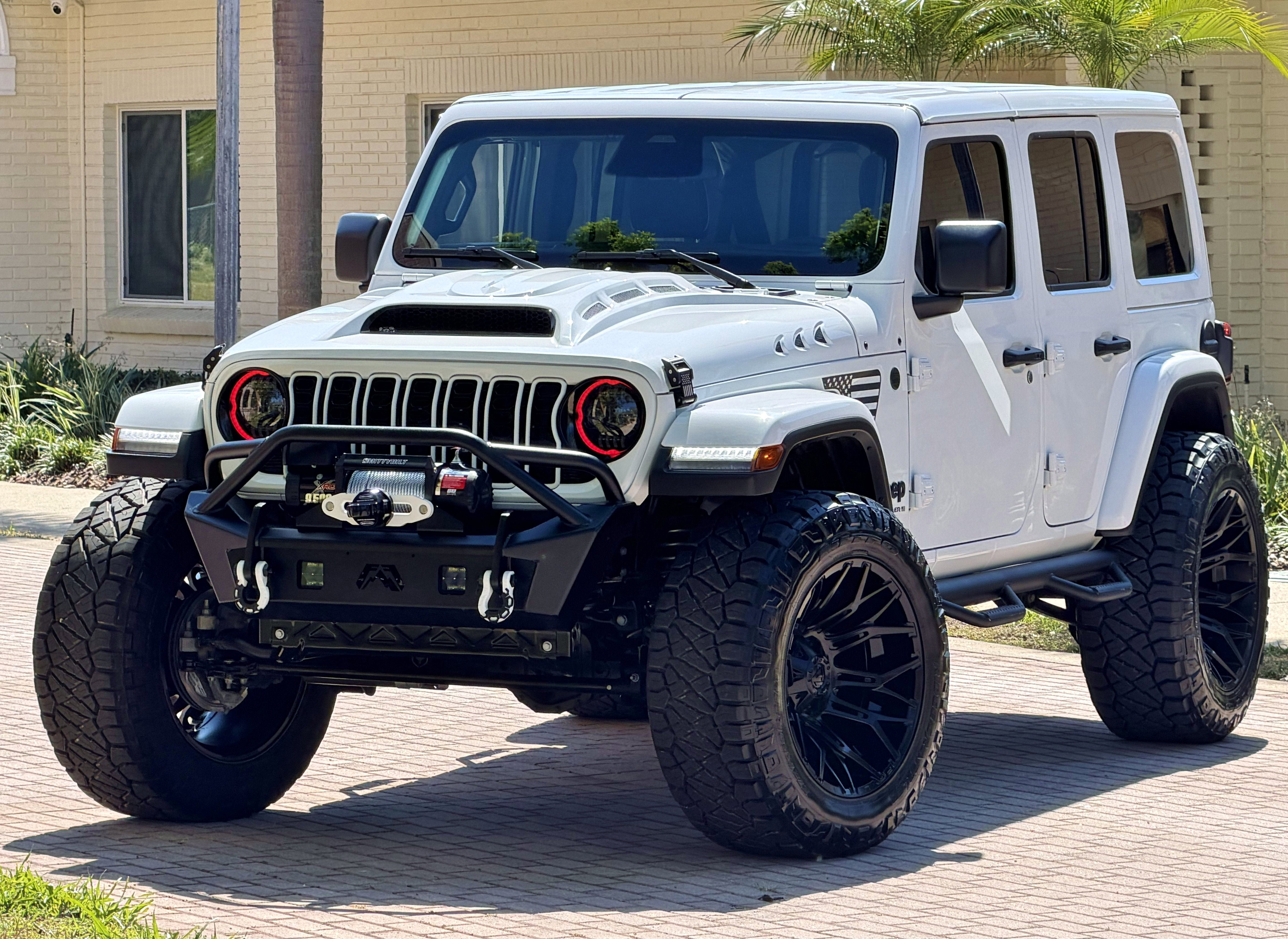 Used 2026 Jeep Wrangler Sahara AWD/4WD image 9
