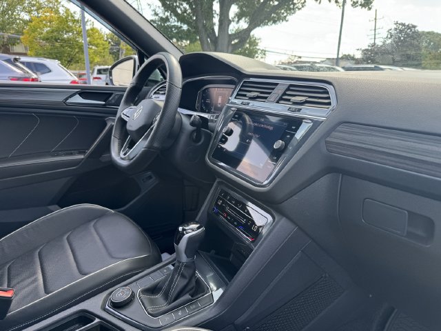 Used 2024 Volkswagen Tiguan SEL R-Line AWD/4WD image 29