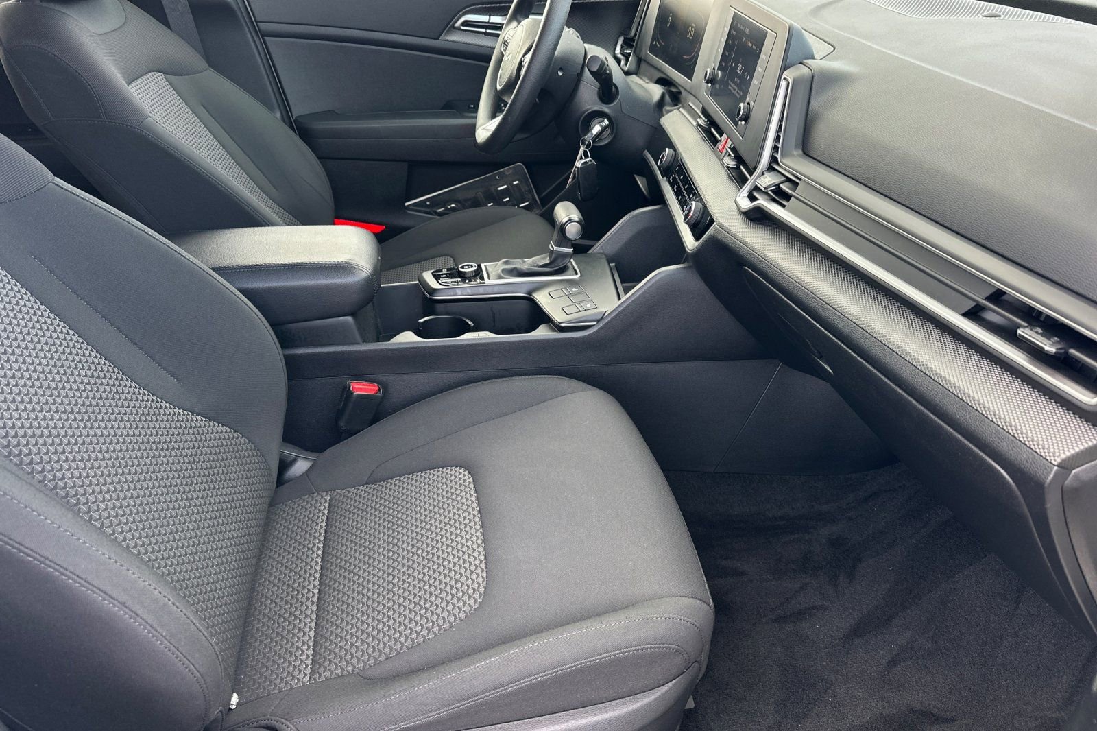 Used 2023 Kia Sportage LX image 16