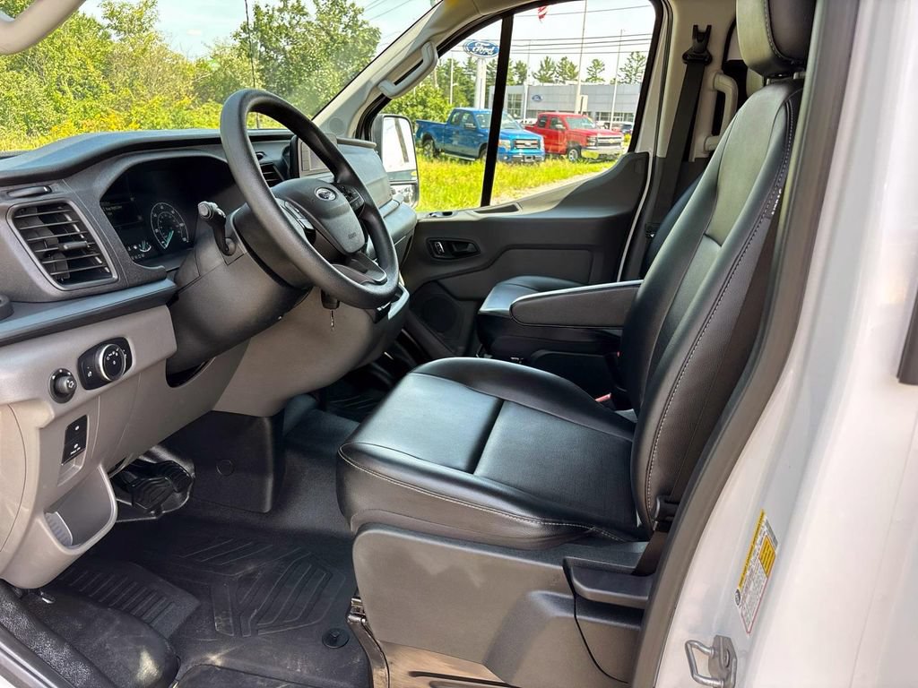 Used 2024 Ford Transit 250 Low Roof RWD image 8