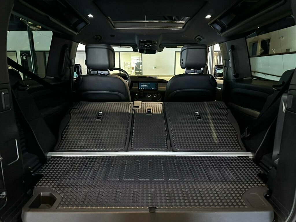 Used 2024 Land Rover Defender 90 X-Dynamic SE AWD/4WD image 23