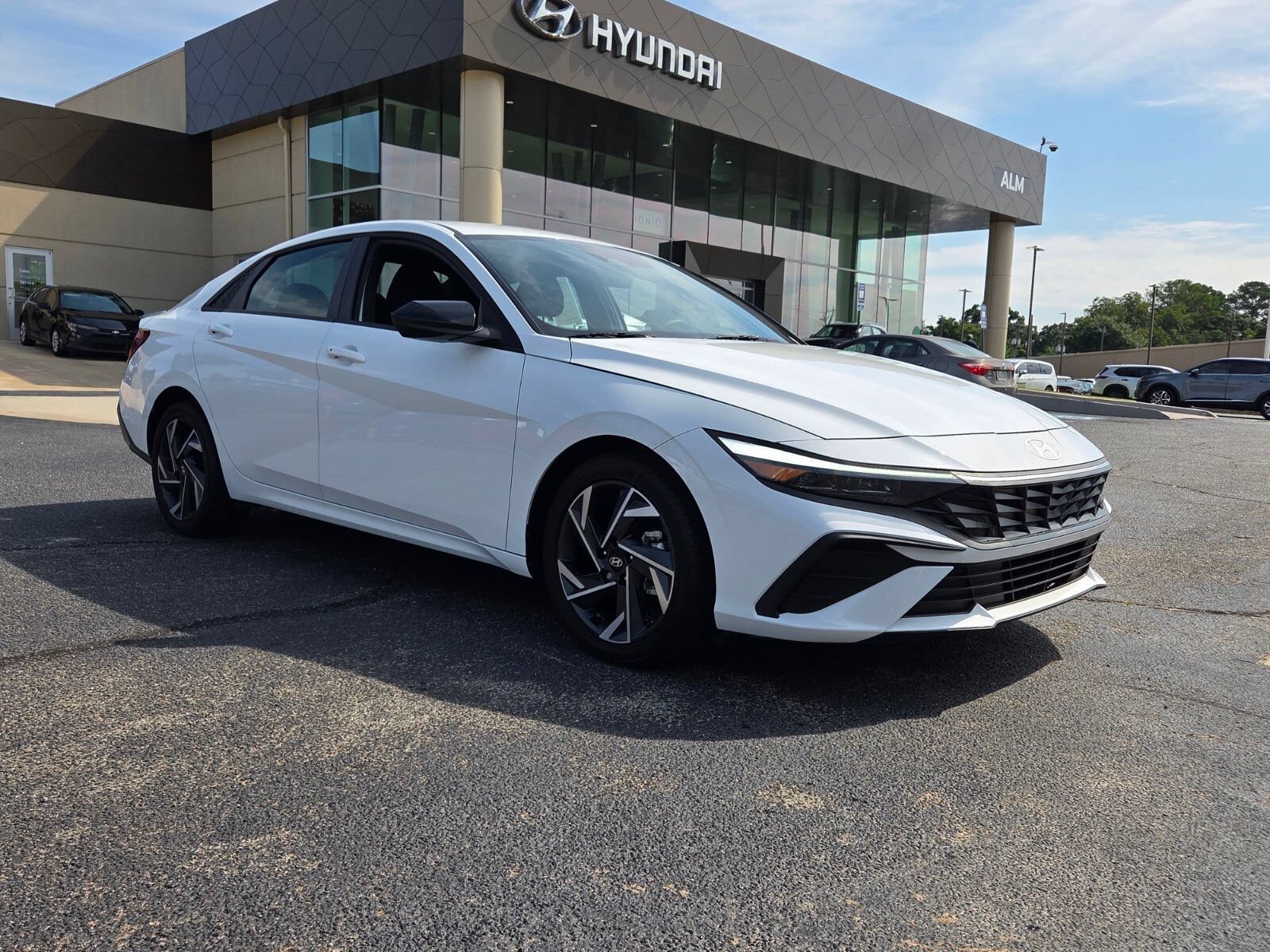 Certified 2025 Hyundai Elantra Sport FWD image 1