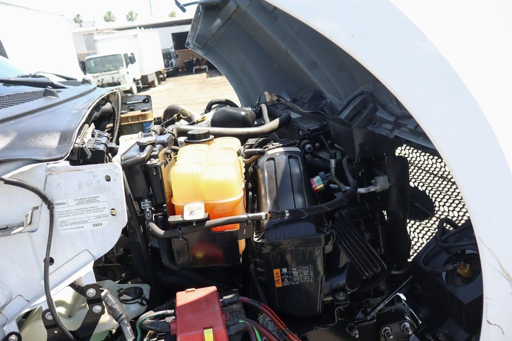 Used 2016 Ford F650 2WD Crew Cab Super Duty image 13